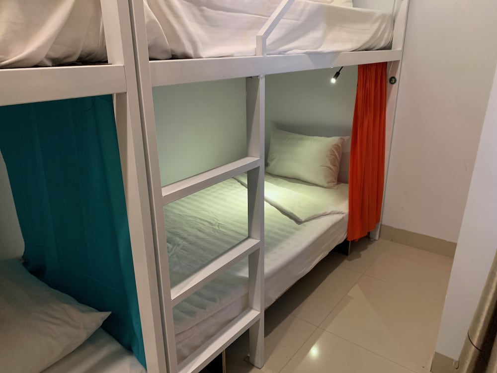 Central Beach Hotel - Hostel