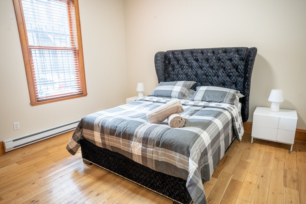 Chic 2BR near Little Italy 5min to Metro - Image 2