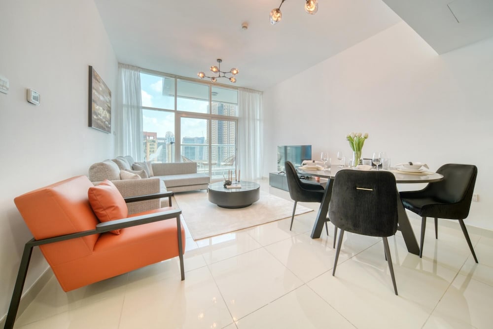 Premium 2BR Apt w Marina Views