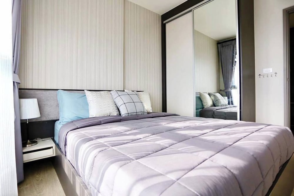 Fully Furnished Excellent Location -next to Beach