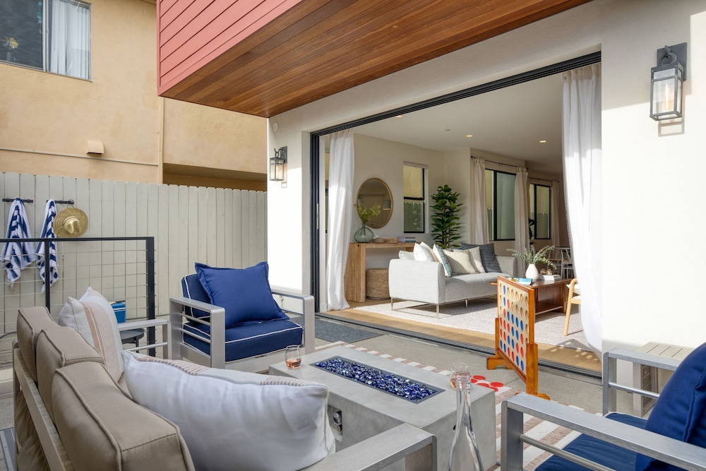 Pacific Villa by Avantstay Steps From Beach Luxurious Modern Indoor-outdoor Living