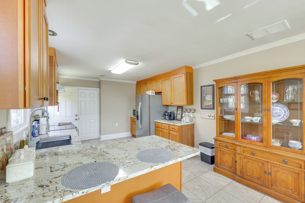 14 Mi to Raleigh: Charming Family Home!