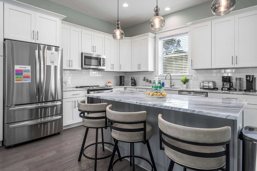 Beach to Bay 3BR Retreat - Cowboy Pool & Golf Cart