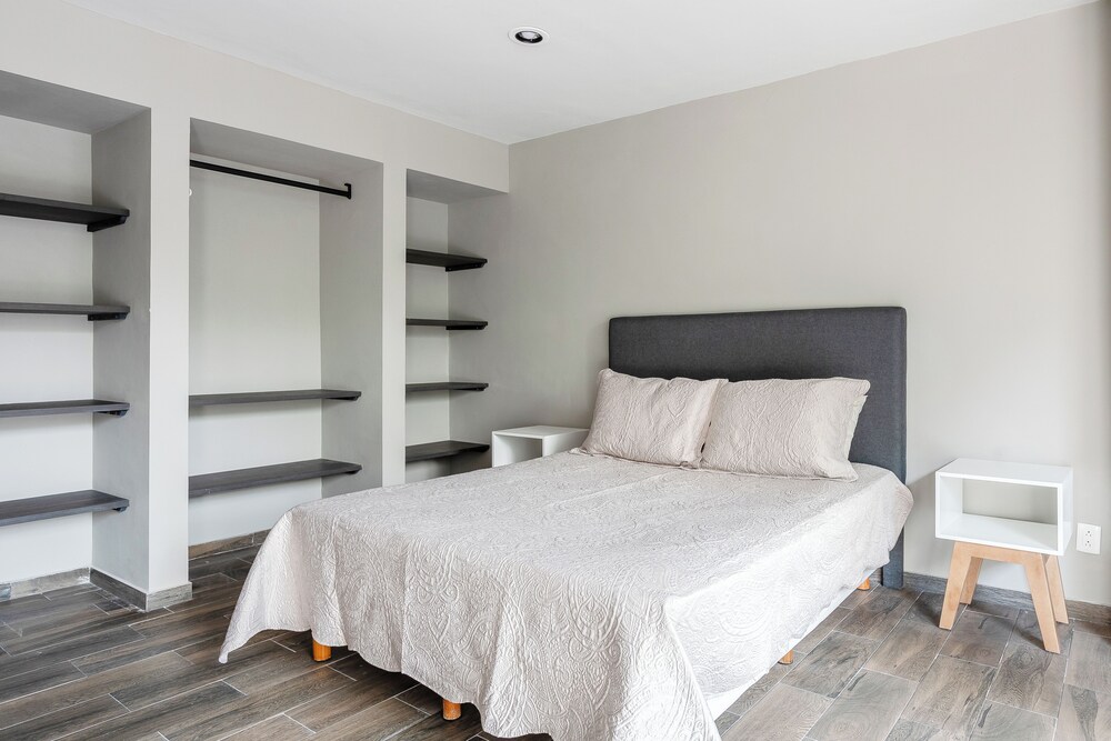 Modern Flat by Polanco Balcony Pet Friendly photo 4