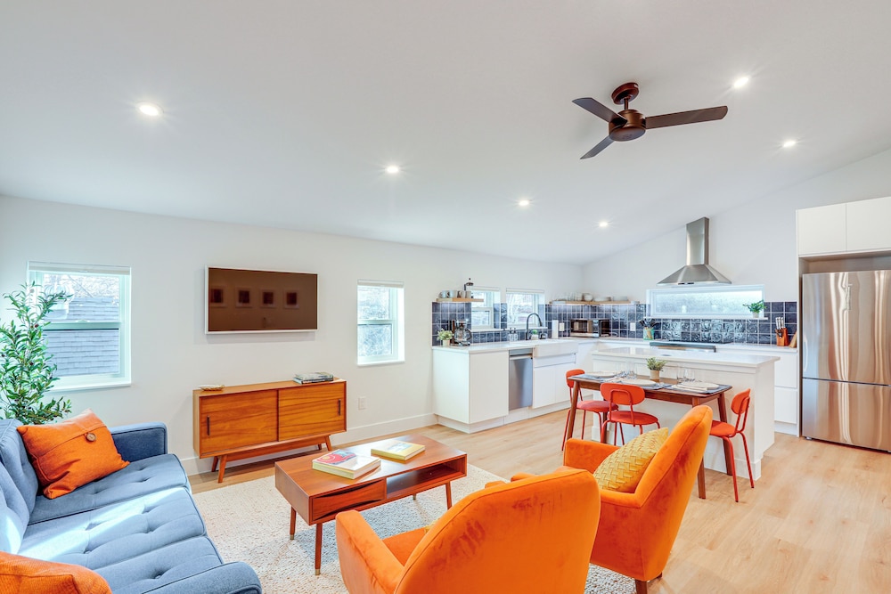 < 1 Block to City Park: New-build Apt in Denver!