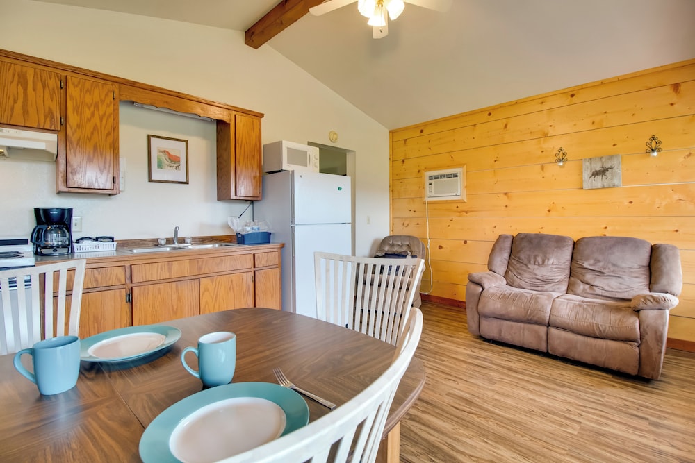 Close to River & Hiking: Cabin in Mountain View