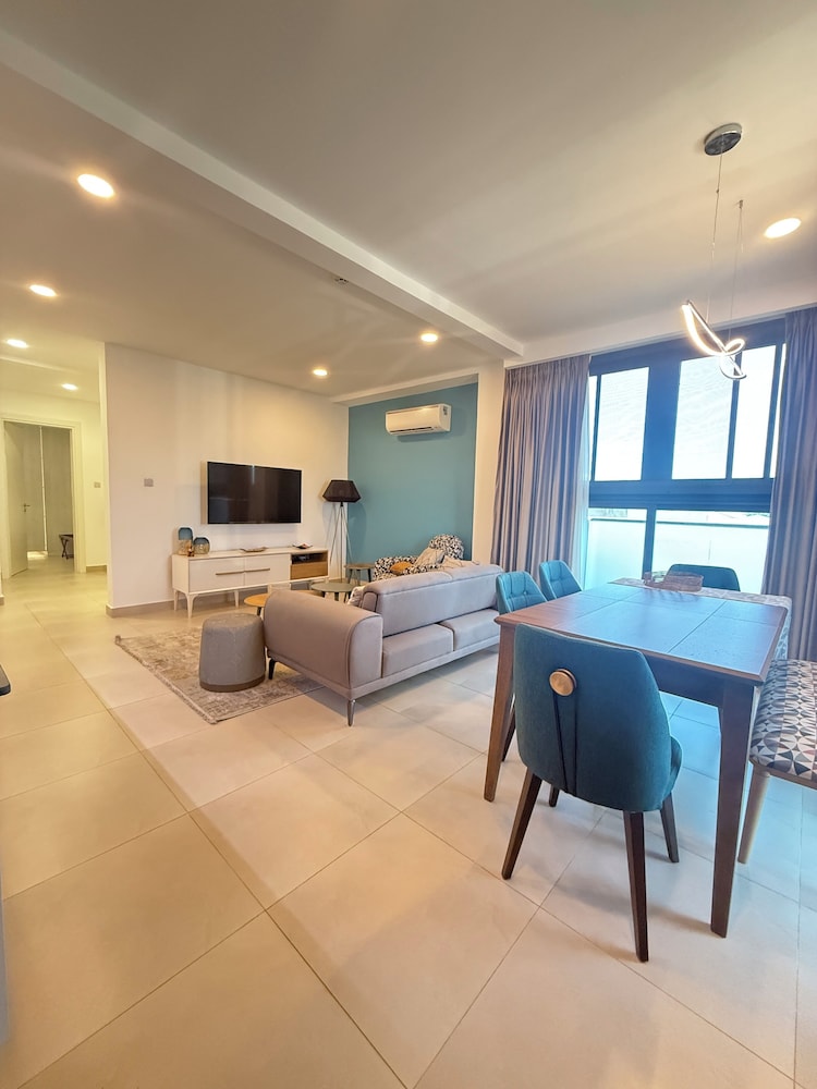 Kinville Suites - Cantonment Living
