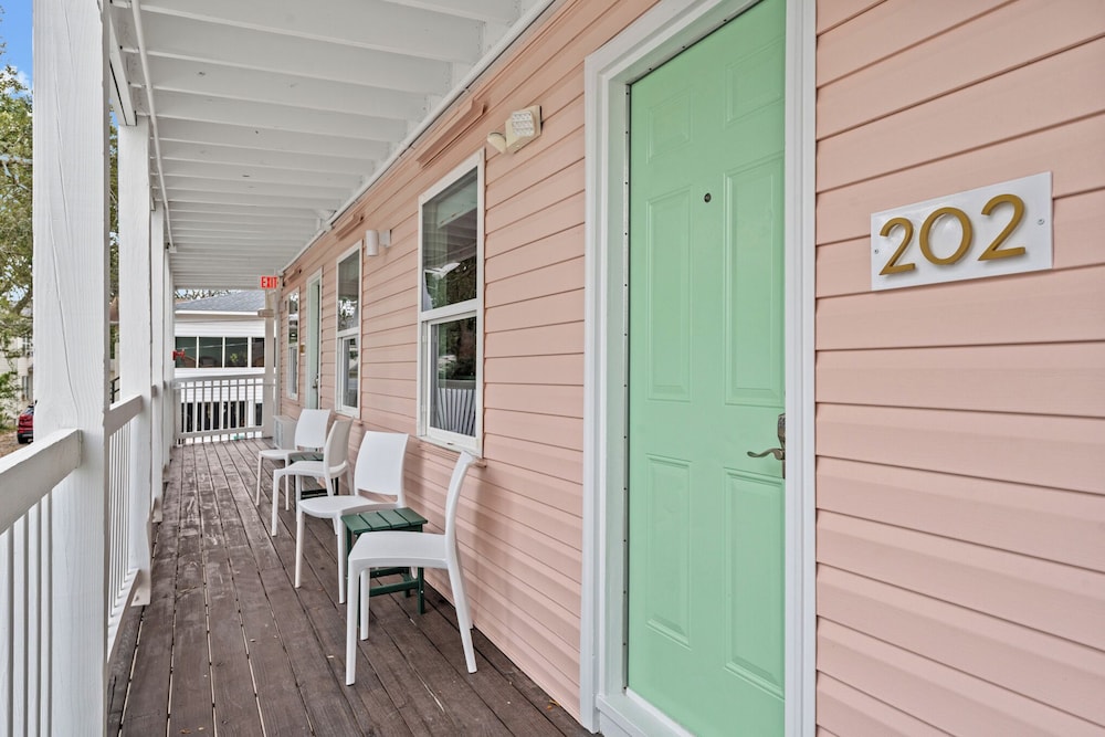 Treehouse Lounge - RR Beach Club