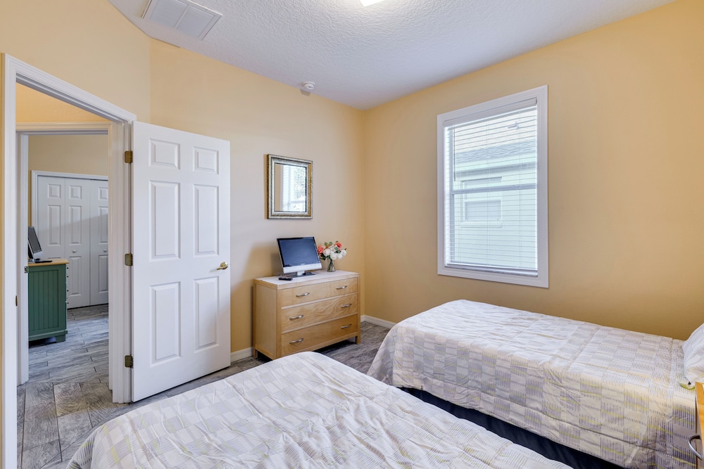Lake Access & Lanai: Haines City Family Home!