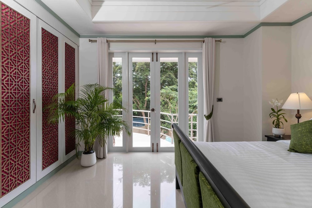 4Bed PoolVillaSteps from the Beach KBR34
