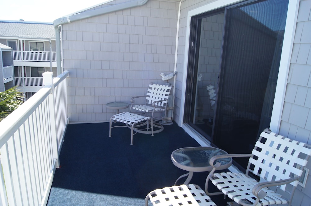 Sea Cloisters 303e 2 Bedroom Condo by RedAwning