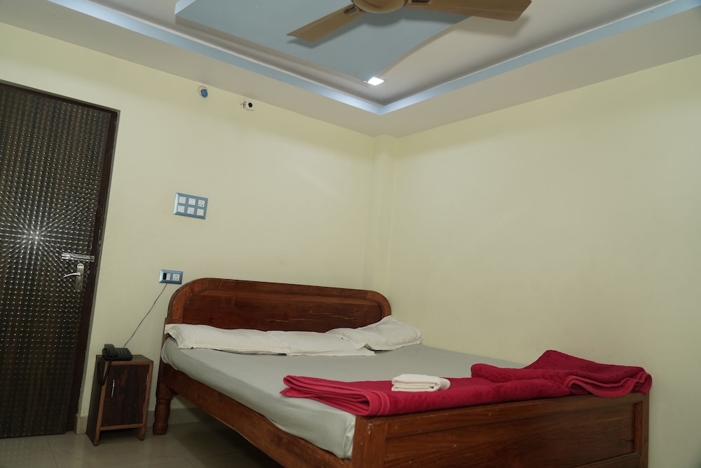 Hotel Mid Town Daringbadi