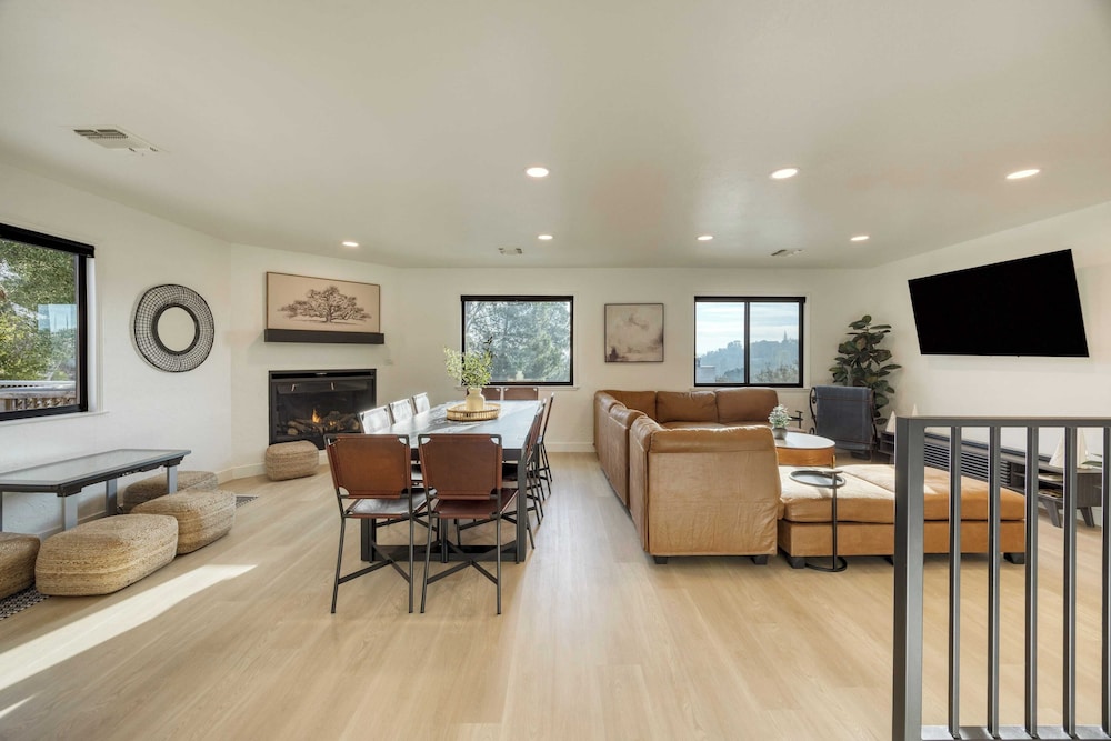 Terrace Hill Modern Paso Robles Escape Near Wineries, Dining, and Hot Springs