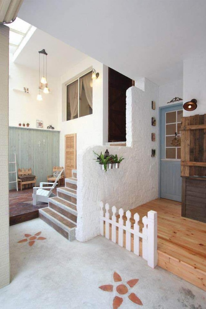 Antique's home