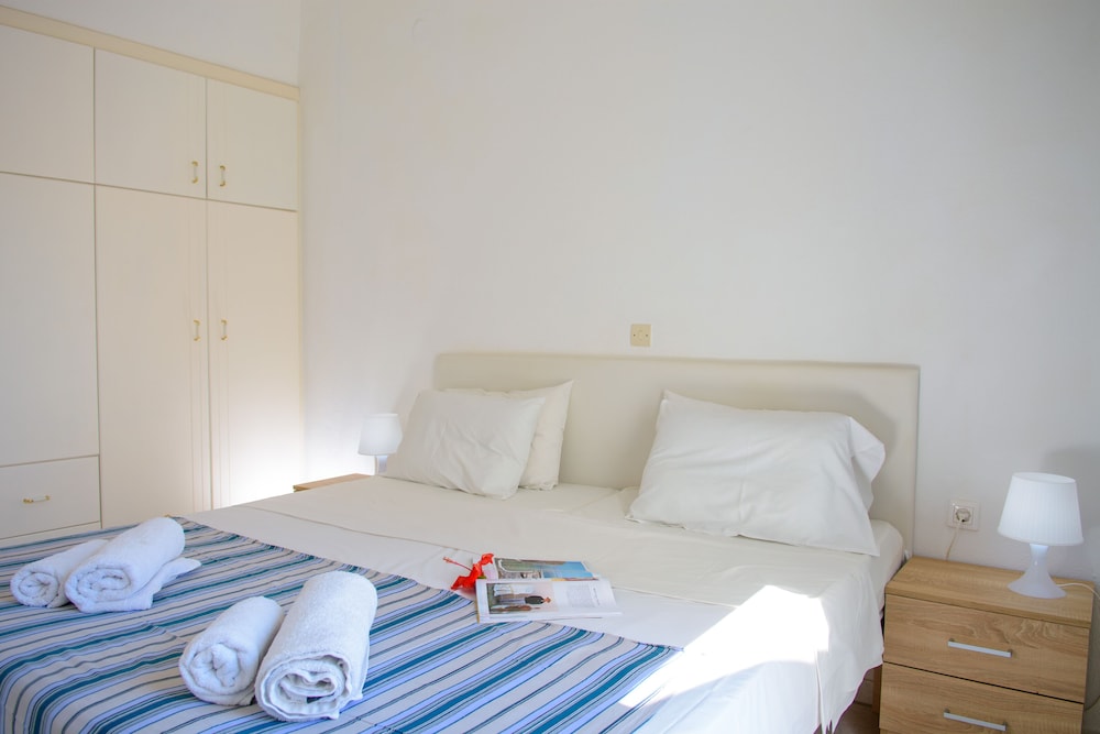 Hiona Apartments