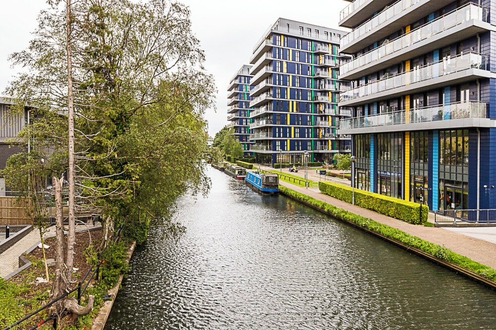 Vibrant London Canal Apartment