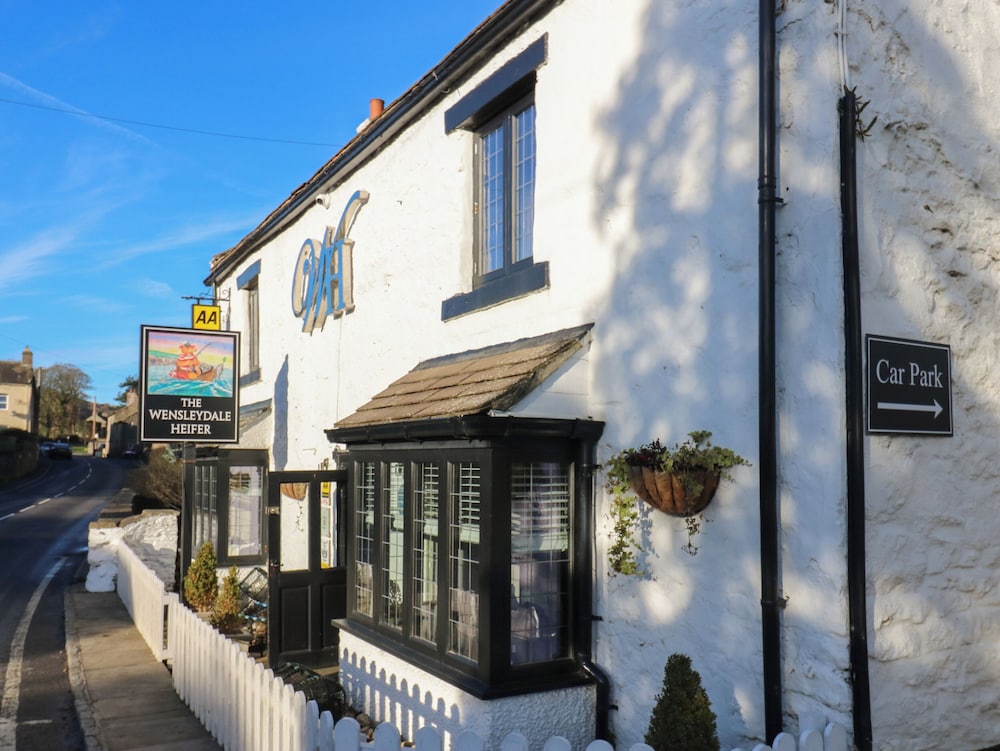 No.8 Cairn Cottage