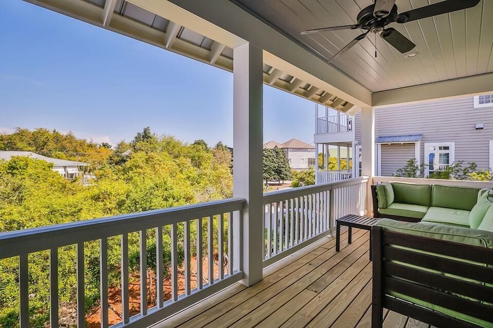 GULF DREAMS 5 Bedroom Holiday Home by Five Star Properties
