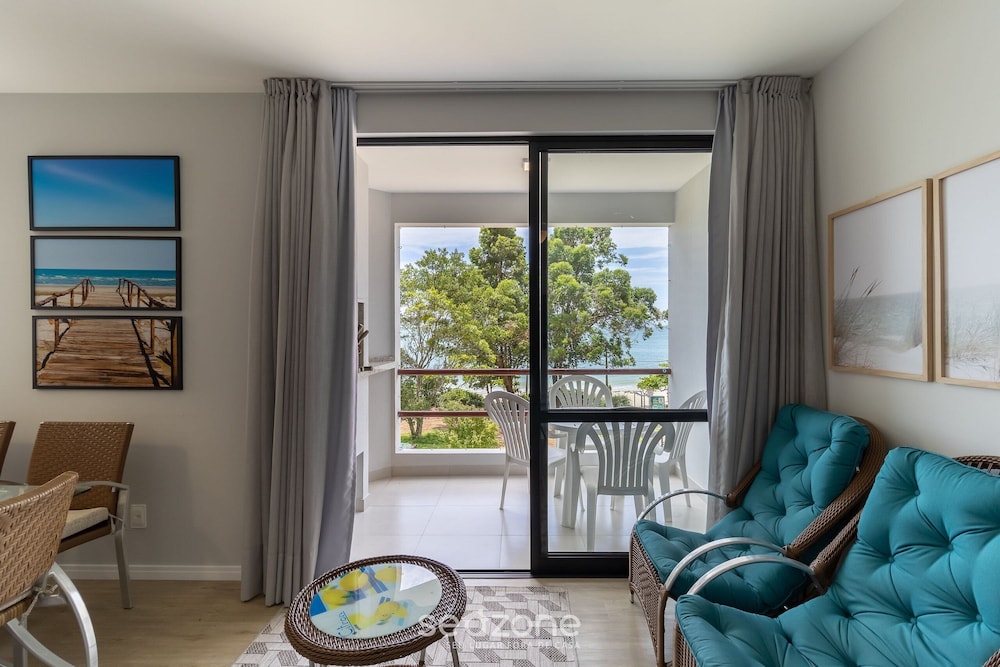 Beachfront Apartment With Island View Cca201