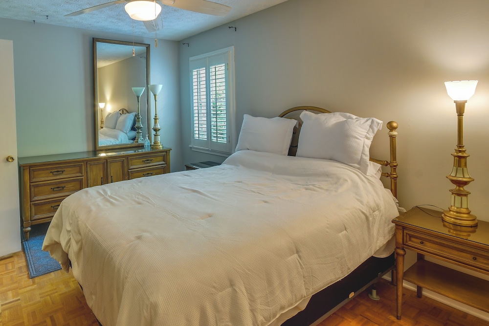 Spacious Downtown Montgomery Home w/ Yard, Patio! view 5