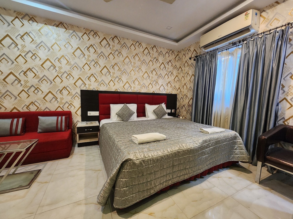 Hotel Orchid Plaza