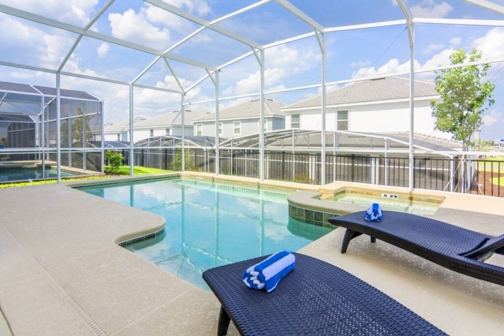 6 Bed 5 Bath Pool, Spa & Game Room 6 Bedroom Villa by Redawning view 4