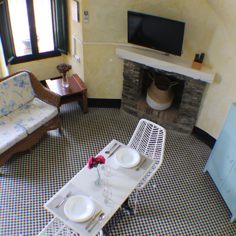 La Torre in Roses With 1 Bedrooms and 1 Bathrooms view 4