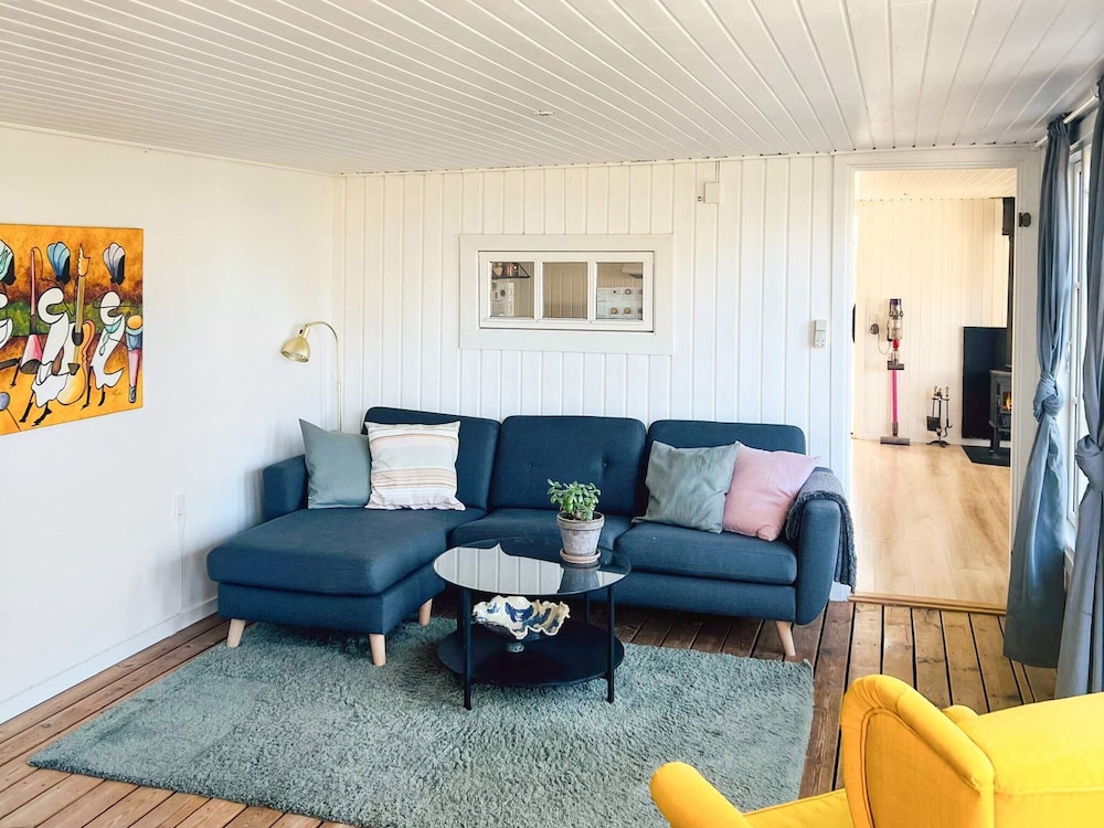Cozy Summer House Near Ore Strand