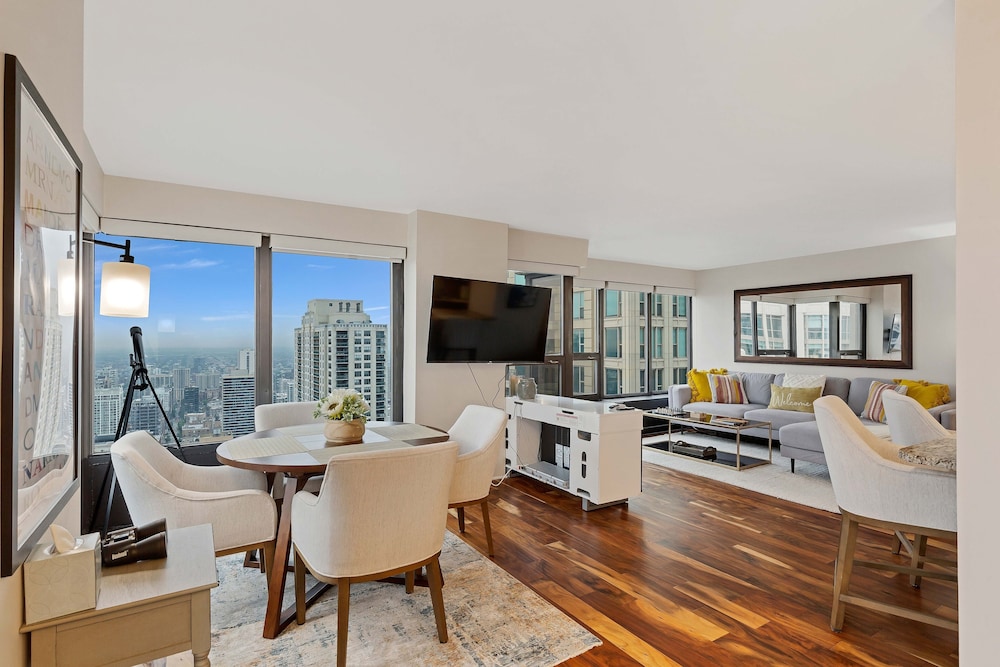 2bd River North Million Dollar Views! Parking Incl by AllSet Turnover photo 5