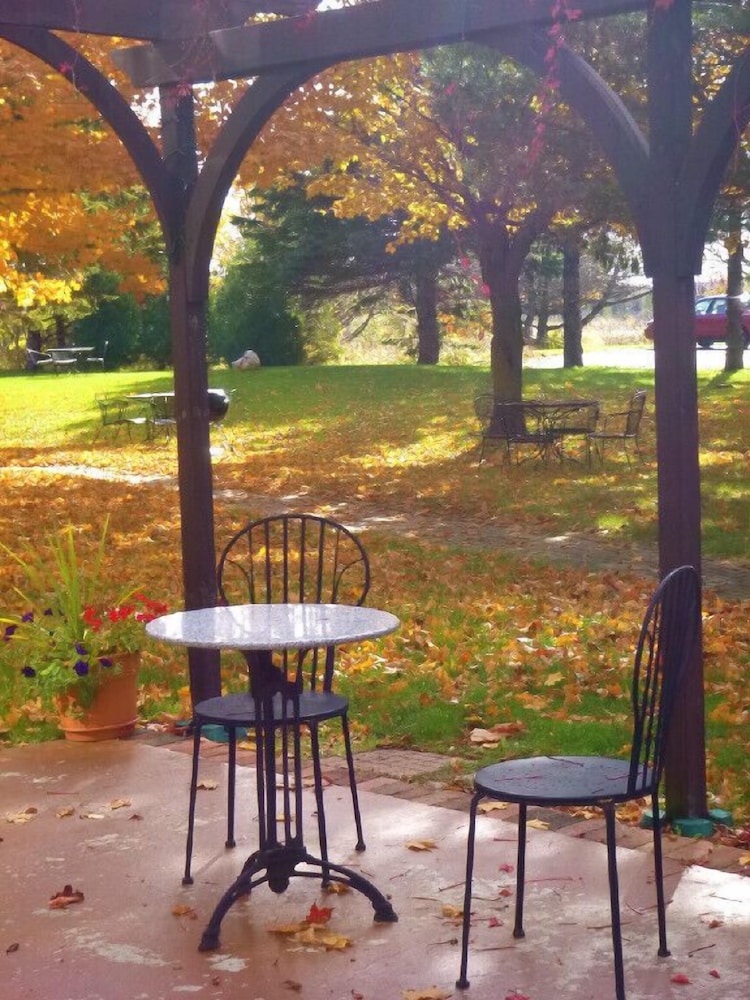 Settlement Courtyard Inn & Lavender Spa