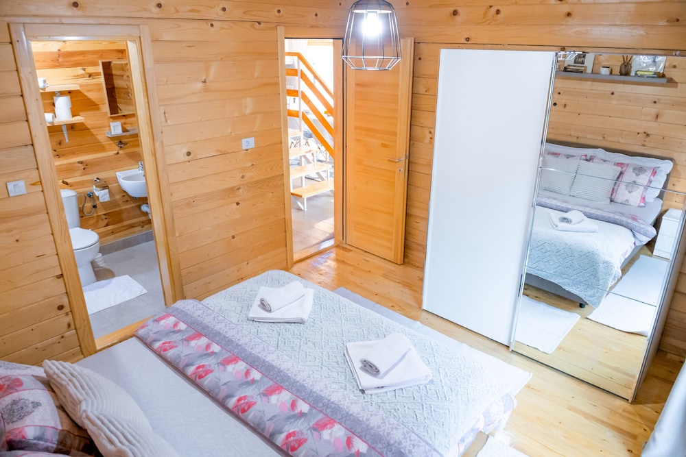 Immaculate 4-bed Cottage in Kolasin / Montenegro view 4