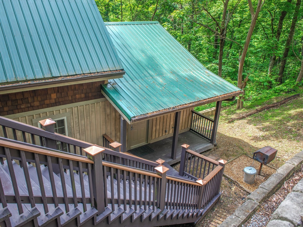 Hotel Smokies Bungalow - Image 1