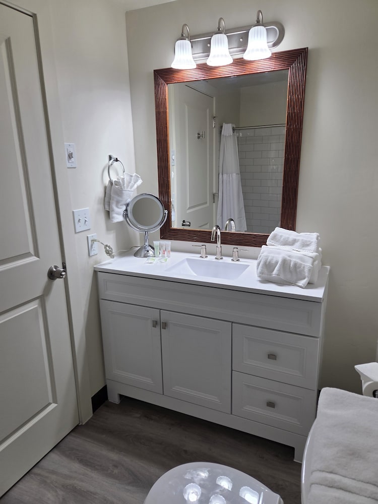 New Western Inn & Suites