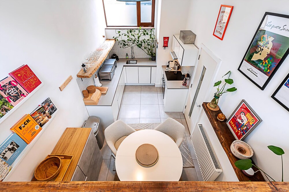 Modern & Airy 2-bed Gem in Trendy Stoke Newington