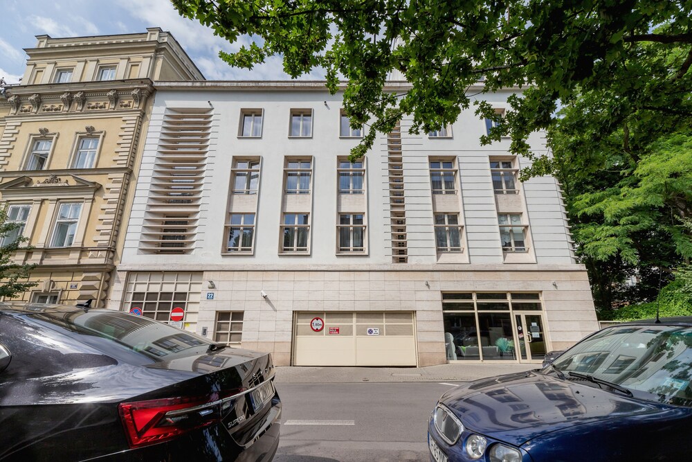 Apartment Lobzowska Cracow by Renters view 3