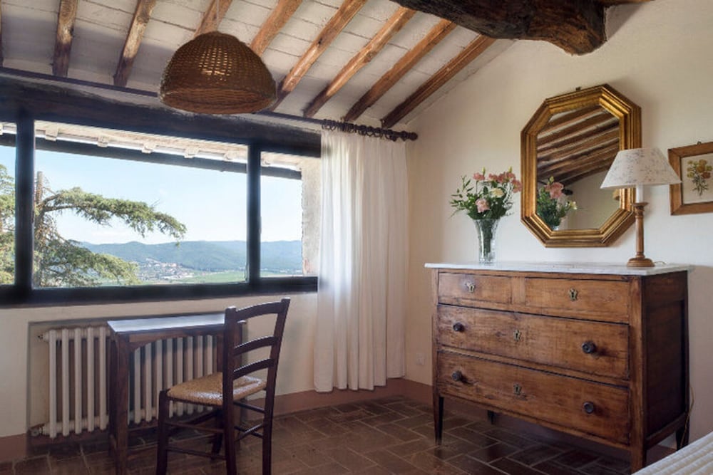 House in Tuscany Near Castello di Montozzi view 3