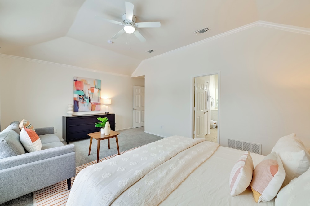 4 Mi to Dtwn: Family Home w/ Games in Frisco