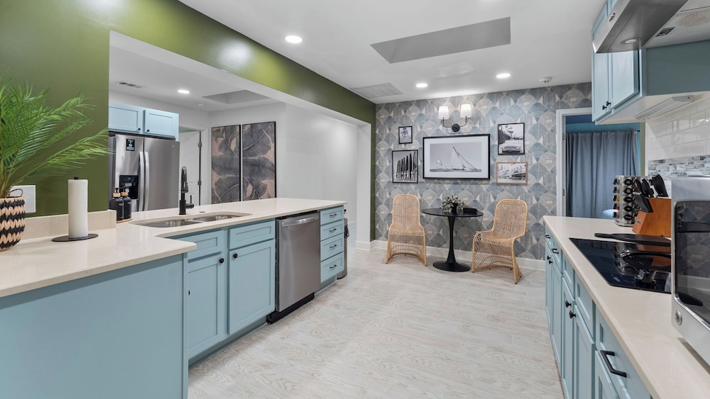 PCB Stay w/ Heated Pool, Hot Tub, Bars, Game Room & Quick Walk to Beach The Jade Oasis by Avantstay