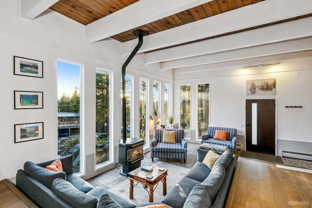3748 Terrace Drive 5 Bedroom Home