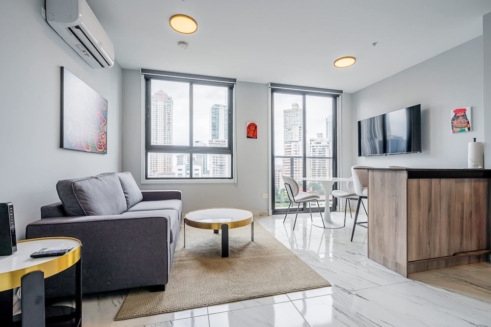 w Situated 1BR w Beautiful View in Calle 50