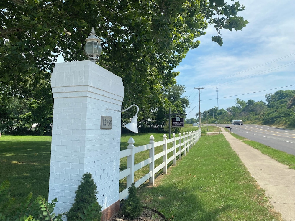 Apple Crest Inn