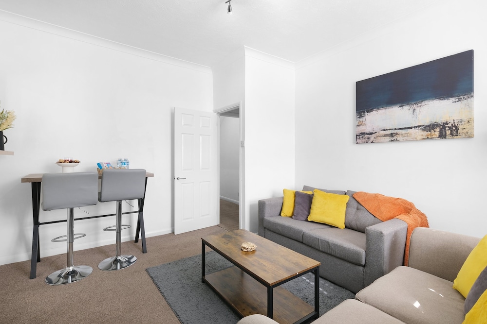 Modern 1 Bedroom Apartment in Gravesend