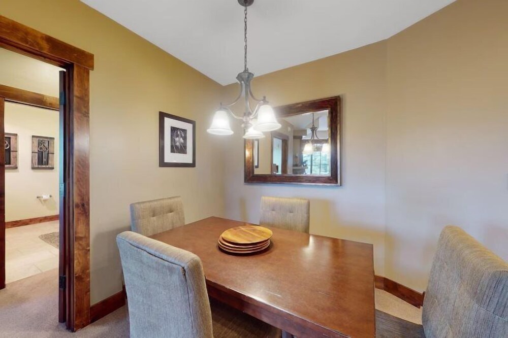 Luxury Ski-in/ski-out 1 Bedroom Condo at Crystal Peak Lodge at Peak 7