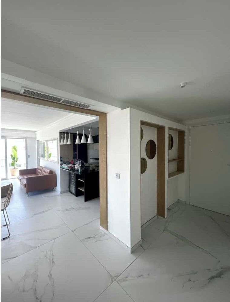 Modern Apartment - 3br- 6P - Palm Beah