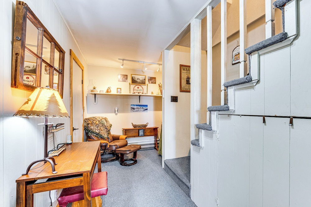 Hiking Galore: Mittersill Townhome in Franconia!