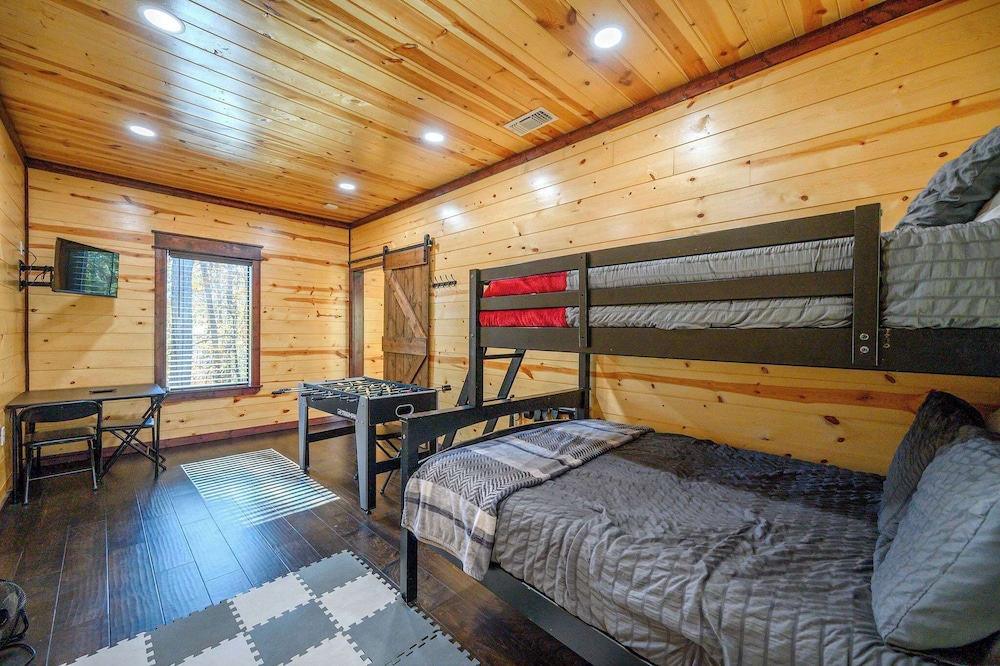 Feelin' Froggy Cabin for 11
