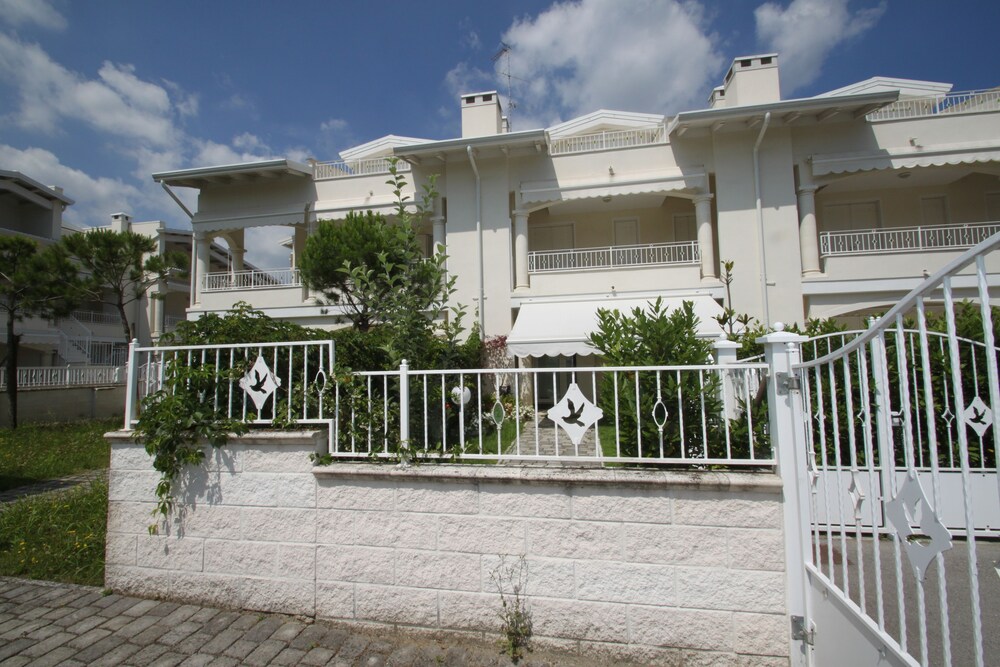El Dorado Villas