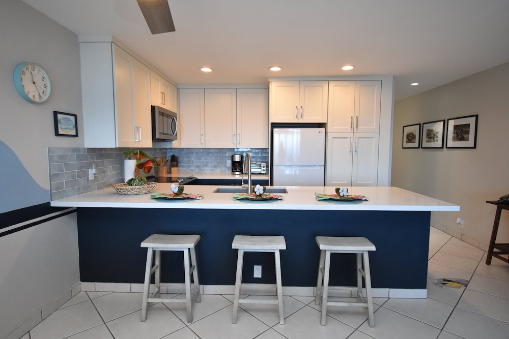True Oceanfront - Panoramic Sunset View! - No Stairs - Vrkcv