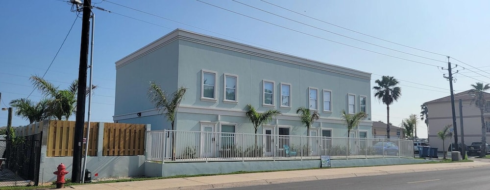 Villas De Laguna 2 3 Bedroom Townhouse