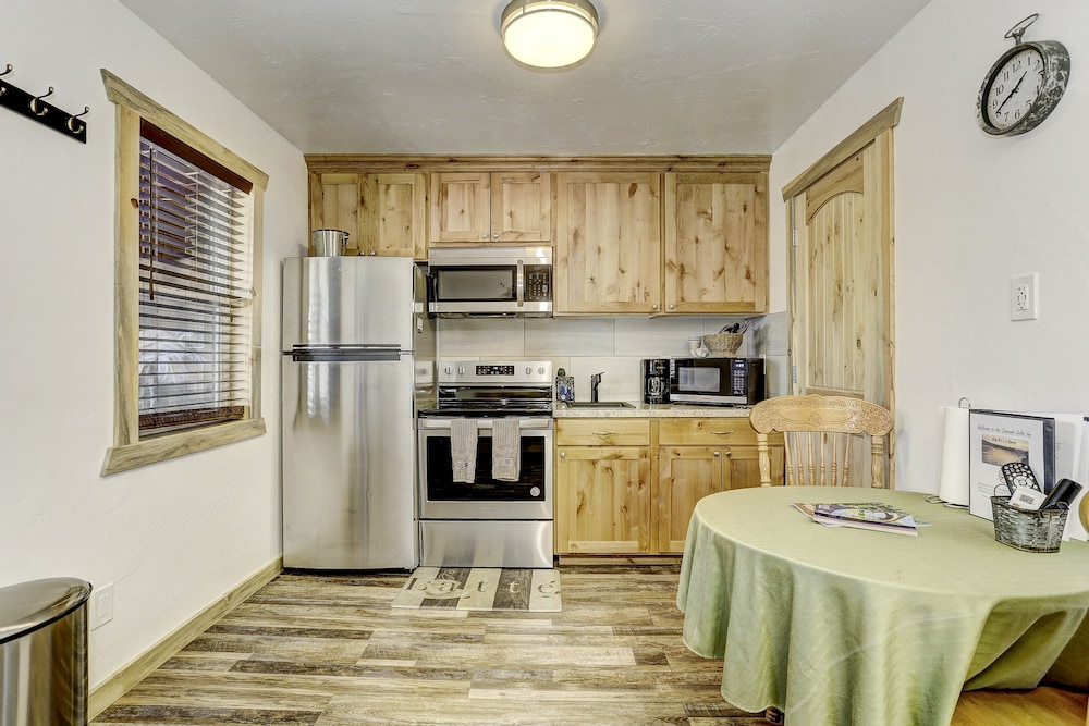 Cascade Lake Inn